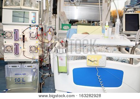 Hemodialysis hemodiafiltration at ICU (intensive care unit) replacement of renal function life threatening patient