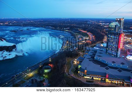 Horseshoe Falls of Niagara Falls on the US-CANADA border at sunset in winter, Niagara Falls, Ontario, Canada.