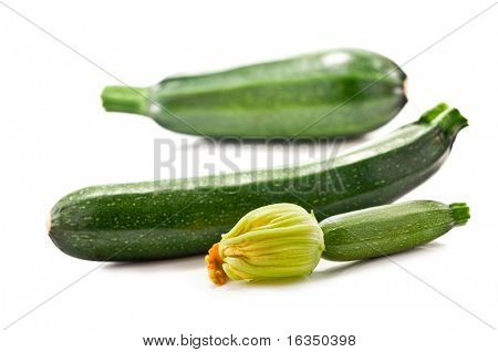 drei Cukini, isolated on white