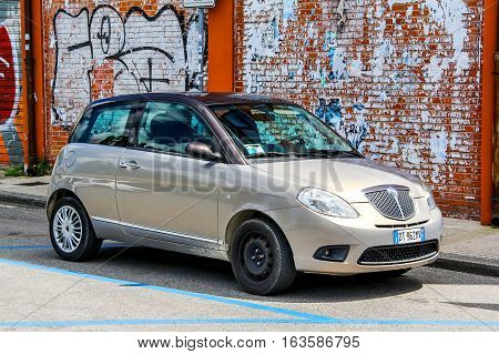Lancia Ypsilon