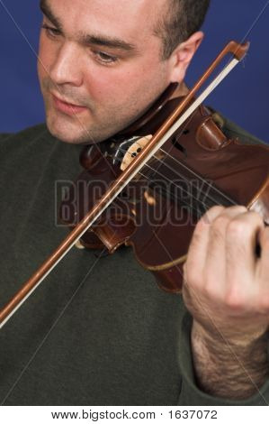 Ritratto di uomo che suona il violino