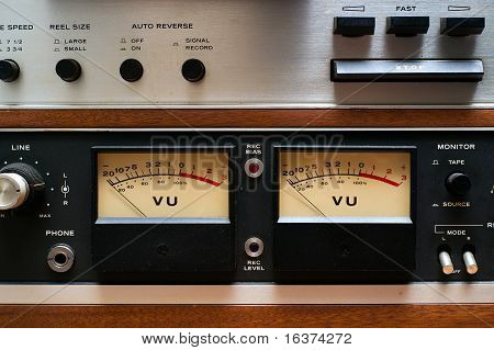 Nahaufnahme-Vu-Meter auf Analog Tape-Deck