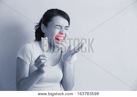 woman have sensitive teeth with ice asian