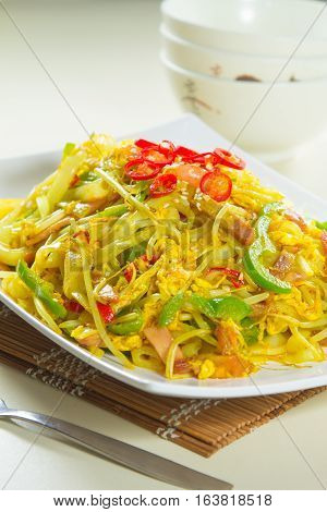 a chinese cuisine photo of fried noodles