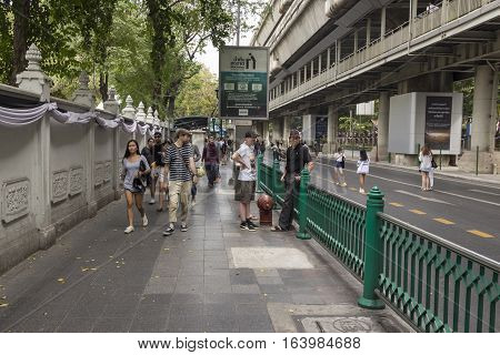 BANGKOK THAILAND - DEC 31 : unidentified people walking on footpath at rama 1 road near siam aquare while new year festival on december 31 2016 thailand.