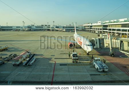 BANGKOK, THAILAND-DEC 29 2016. Thai Lion airline loading cargo on the plane at the gate in Don Mueang international airport (DMK)