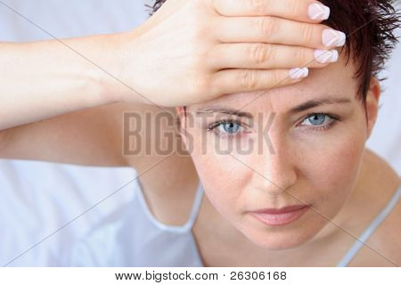 Retrato de mujer, dolor de cabeza