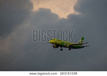8 July 2018 Russia, Moscow. The Aircraft Airbus A320 S7 Airlines Is Landing At The Domodedovo Airpor