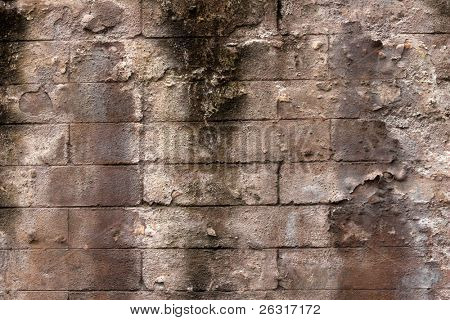 Superficie quasi senza soluzione di continuità del muro di mattoni con d'incendio