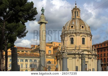 Basilika Ulpia und Trajan Spalte, Foro Triano (Forum von Trajan), Rom, Italien