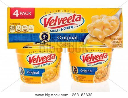 Winneconne, Wi - 29 September 2018: A Package Of Velveeta Shells And Cheese Four Pack On An Isolated