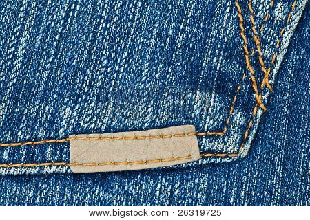 kleine Leder Etikett auf Blue Jeans Tasche