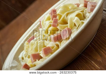 Fettuccine Alfredo