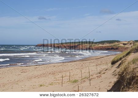 Cavendish Beach se nachází v národním parku Cavendish, Prince Edward Island, Kanada.