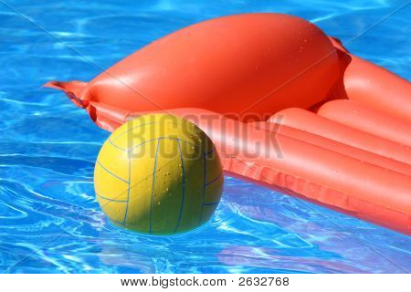 ที่นอนเป่าลมและลูกบอล