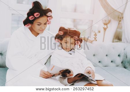 Little Lady With Curlers. Happy Child In Beauty Salon. Consept Beauty Salon. Little Lady. Girl And W