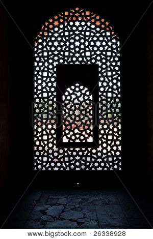 Finestra di marmo intagliati schermo presso la tomba di Humayun, Delhi, India