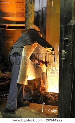 työntekijän kuuma teräs