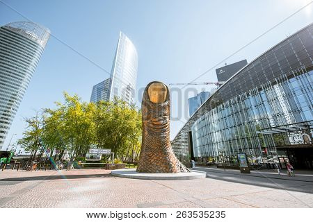 Paris, France - September 02, 2018: Monument To The Finger By Sculptor Igor Mitoraj Near The Shoppin
