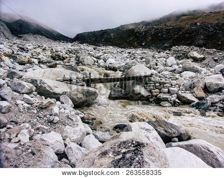 Everest Nepal September 30, 2018 View Of The Nature And Wildlife On The Way To Everest Base Camp, Tr