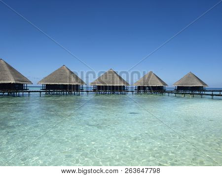 Maledives Blue Water With Hotel Locly Hats