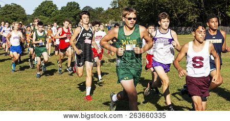 Kings Park, Ny, Usa - 22 September 2018: The Start Of A Freshmen Boys Cross Country Race At Sunken M