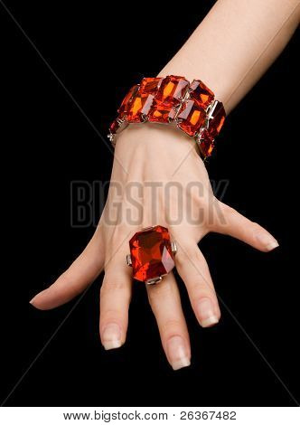 'os diamantes são melhores amigas de uma menina', diamante, pulseira, brincos e anel grande