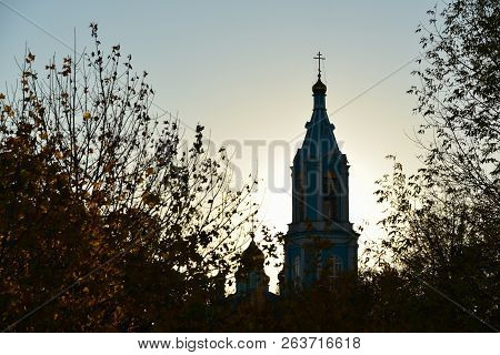 Moscow, Russia - 16 October, 2018: Monument To Patriarch Hermogenes Of Moscow In The Alexander Garde