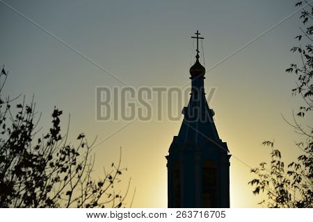 Moscow, Russia - 16 October, 2018: Monument To Patriarch Hermogenes Of Moscow In The Alexander Garde