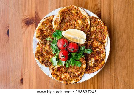 Turkish Food Findik Lahmacun / Mini Pizza