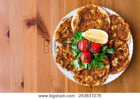 Turkish Food Findik Lahmacun / Mini Pizza