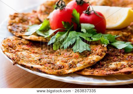 Turkish Food Findik Lahmacun / Mini Pizza