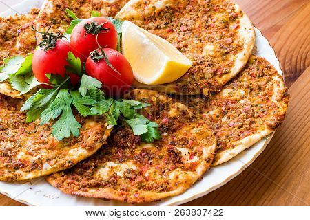 Turkish Food Findik Lahmacun / Mini Pizza