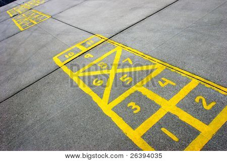 desky žluté peklo na cement na školní