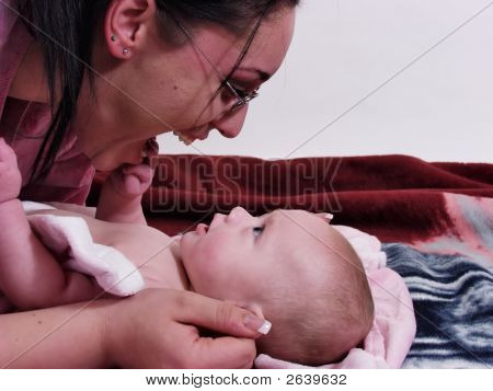 Mamma grabbin