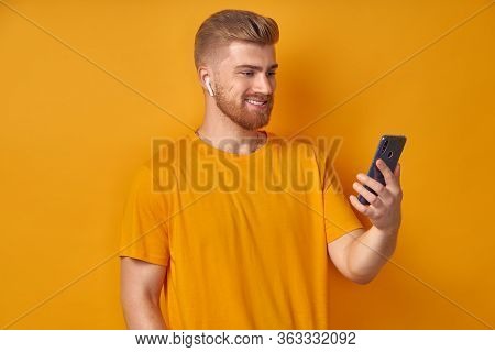 Cheerful, Friendly-looking Handsome Redbeard Caucasian Man Talking On Phone, Answer With Tapping Wir