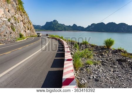 Beautiful Scenic Curve Road Along The Coast On One Side And Mountains On The Other Side. Cat Ba, Vie