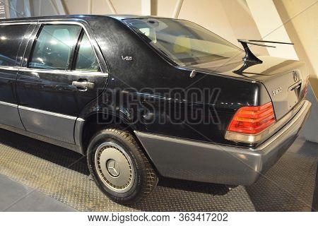 Quezon City, Ph - Apr. 28: Mercedes-benz S600 Lwb Used By President Gloria Macapagal Arroyo Display 