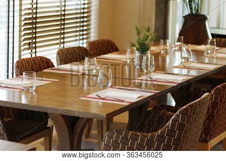 Casual Restaurant Dining Table Set Up, With Dark Brown Color Theam