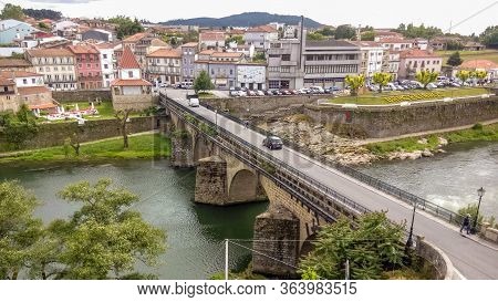 Barcelos Gothic Bridge, Over The Cávado River, In Barcelos, Portugal