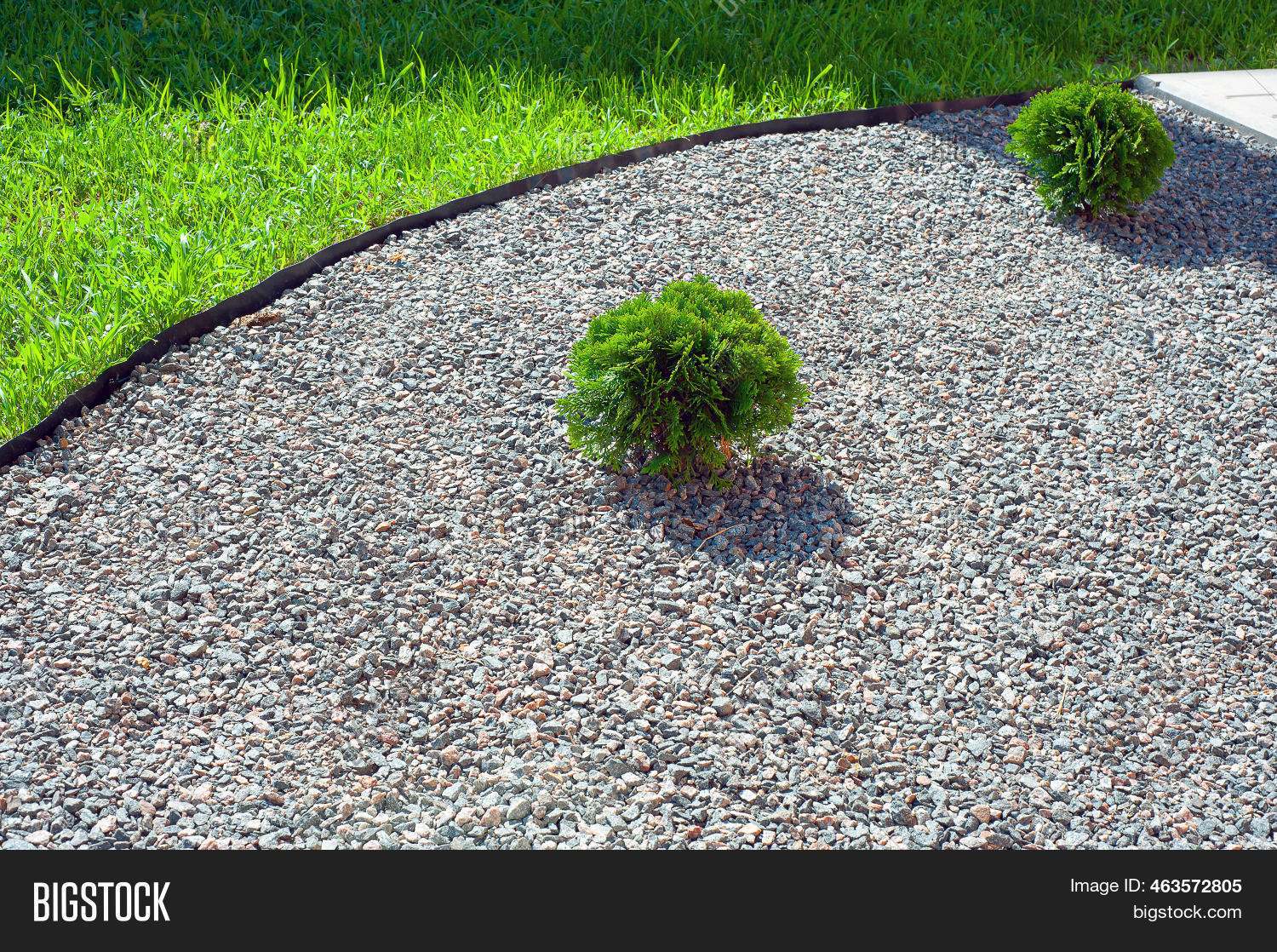 Mulching Flower Beds Image & Photo (Free Trial) Bigstock