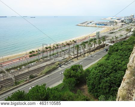 Tarragona, Spain - 06,07,2022: A View Of The Coast Of Tarragona, In Spain, And Its Passeig Maritim P
