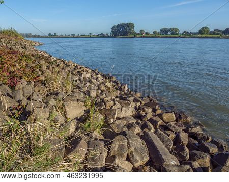 the village of grieth at the rhine river