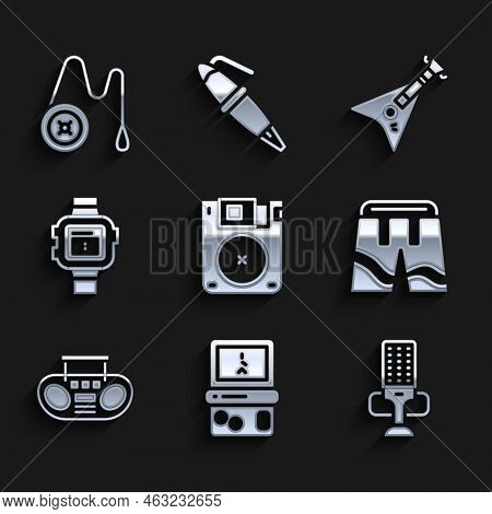 Set Floppy Disk, Tetris, Microphone, Short Or Pants, Home Stereo With Two Speakers, Wrist Watch, Ele