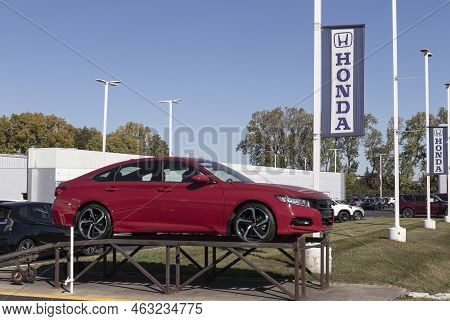 Indianapolis - Circa October 2022: Used Honda Accord Display. With Supply Issues, Honda Is Buying An