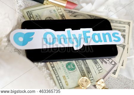 Ternopil, Ukraine - September 6, 2022 Onlyfans Paper Logotype Among Lipstick, Earrings And Women Lin