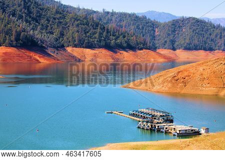 October 5, 2022 In Shasta Lake, Ca:  Rental Houseboats Docked At The Mt Shasta, Ca Marina Where Tour