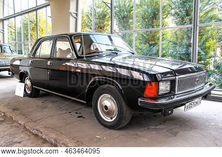 Moscow, Russia - August 19, 2014: Soviet And Russian Luxury Car Gaz 3102 Volga At The Automotive Ind