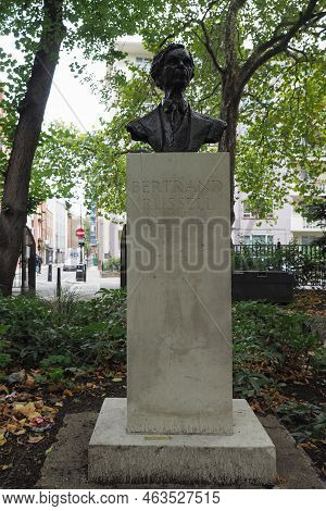 Russell Statue In London