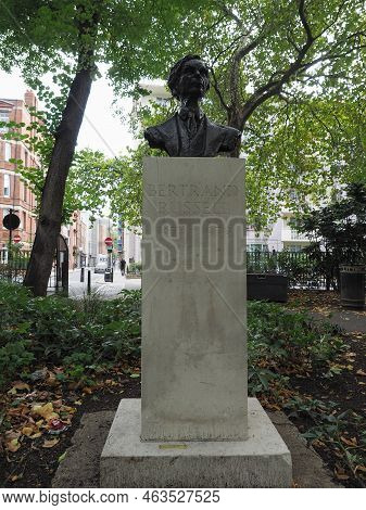 Russell Statue In London